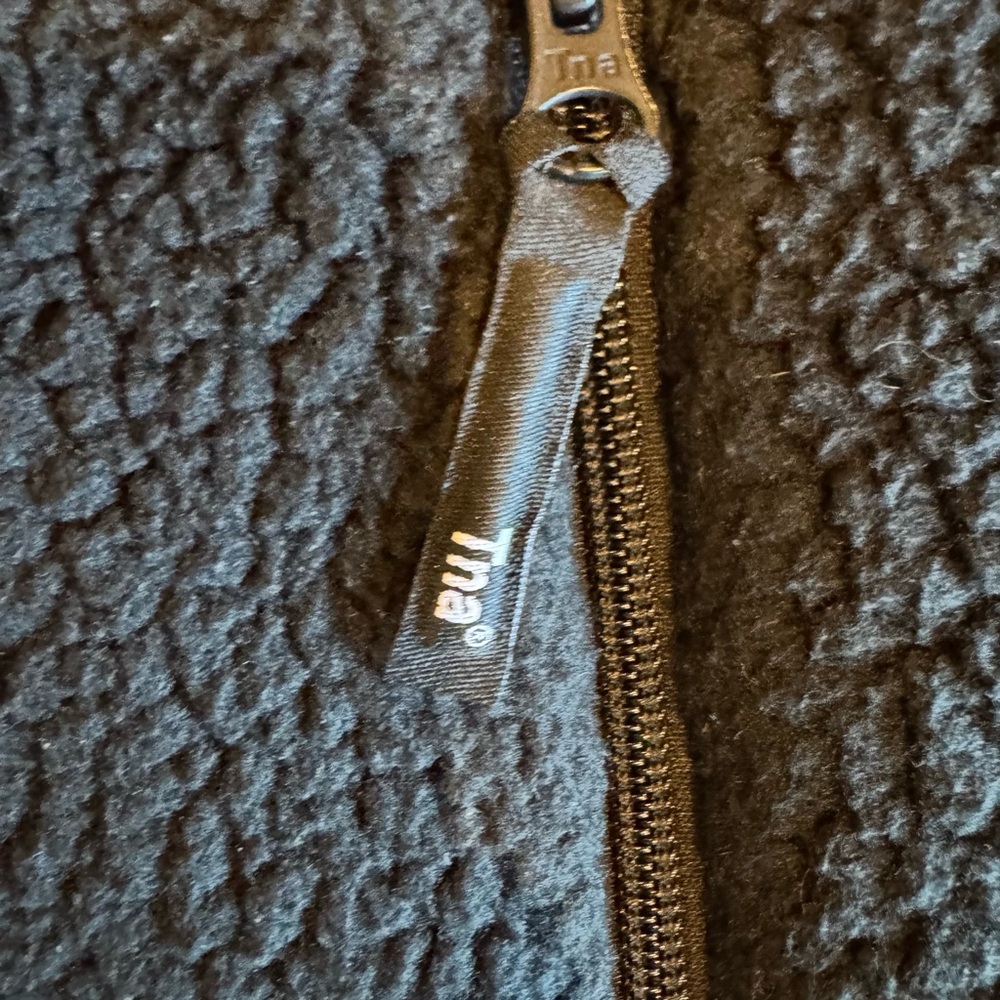 TNA Black Polartec Sherpa Vest - Picture 6 of 6